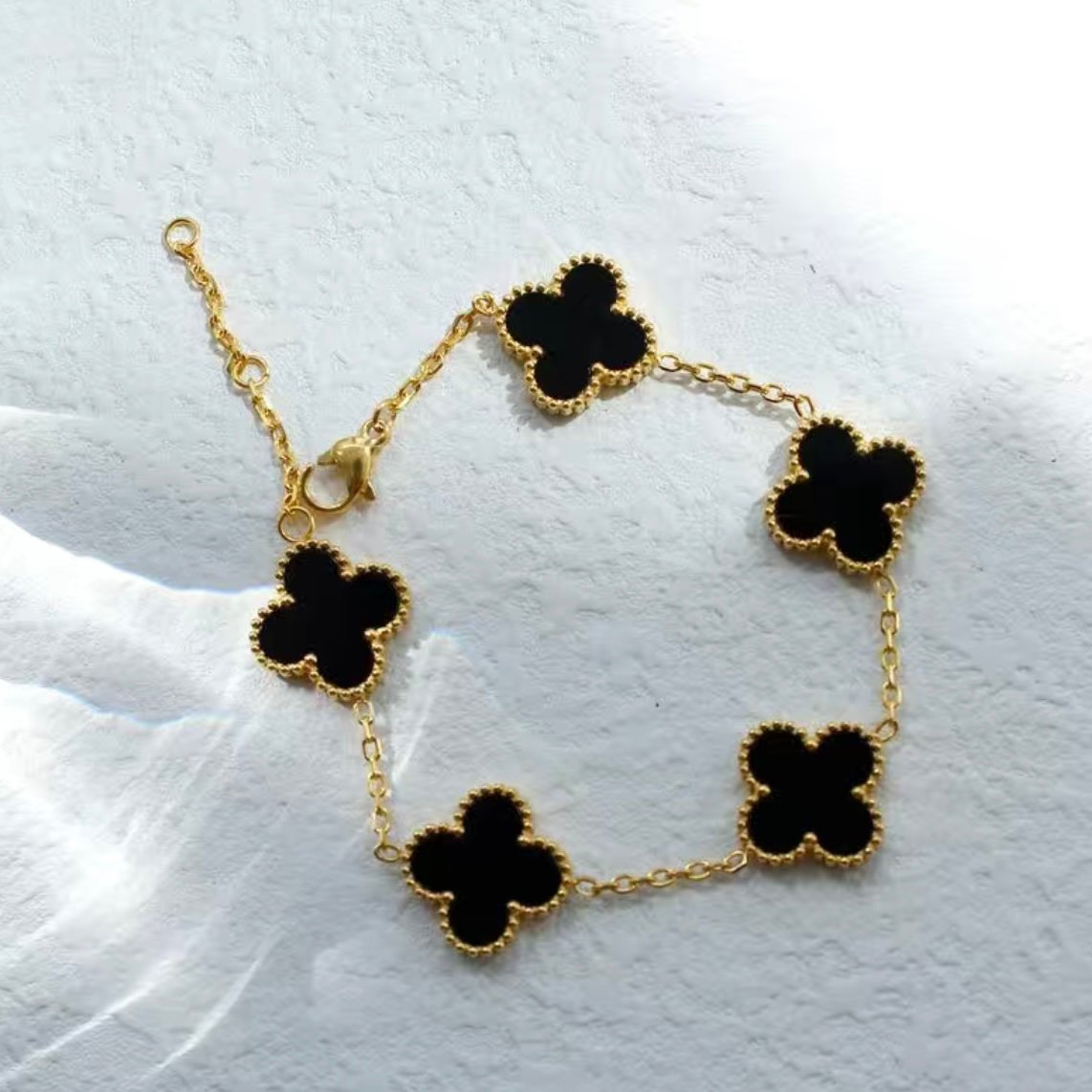 Four-leaf clover bracelet