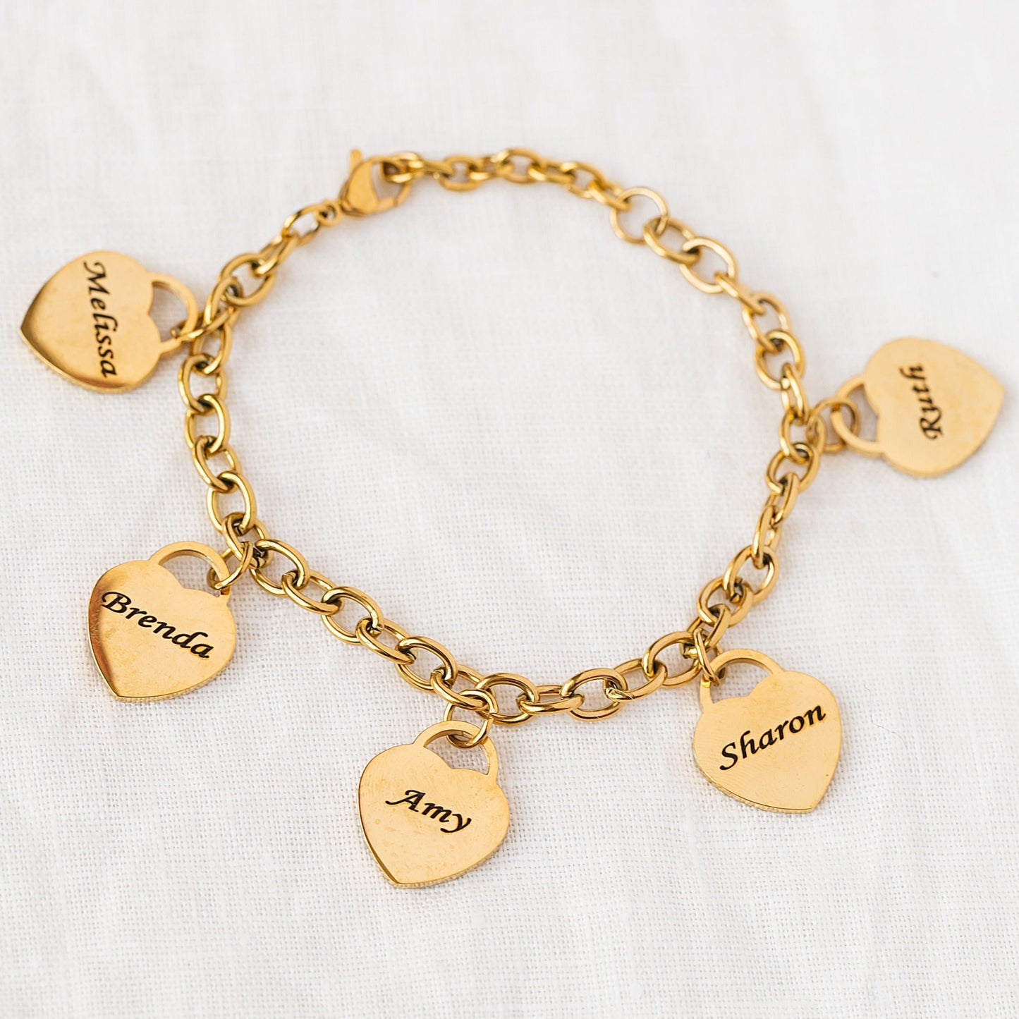 Link Bracelet with Heart Charms in 18K Gold Plating