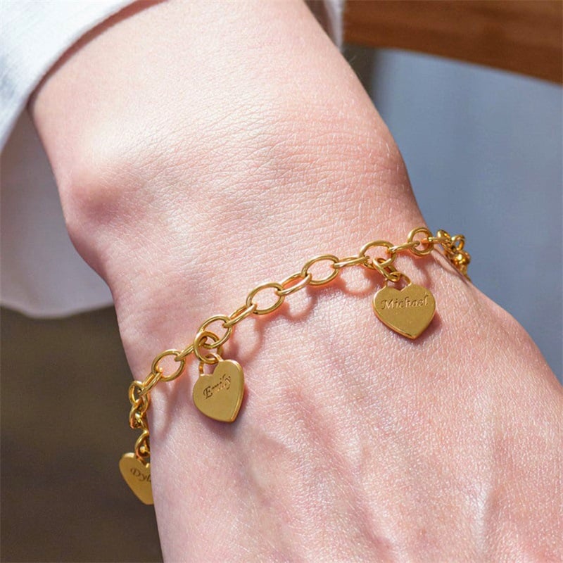 Link Bracelet with Heart Charms in 18K Gold Plating