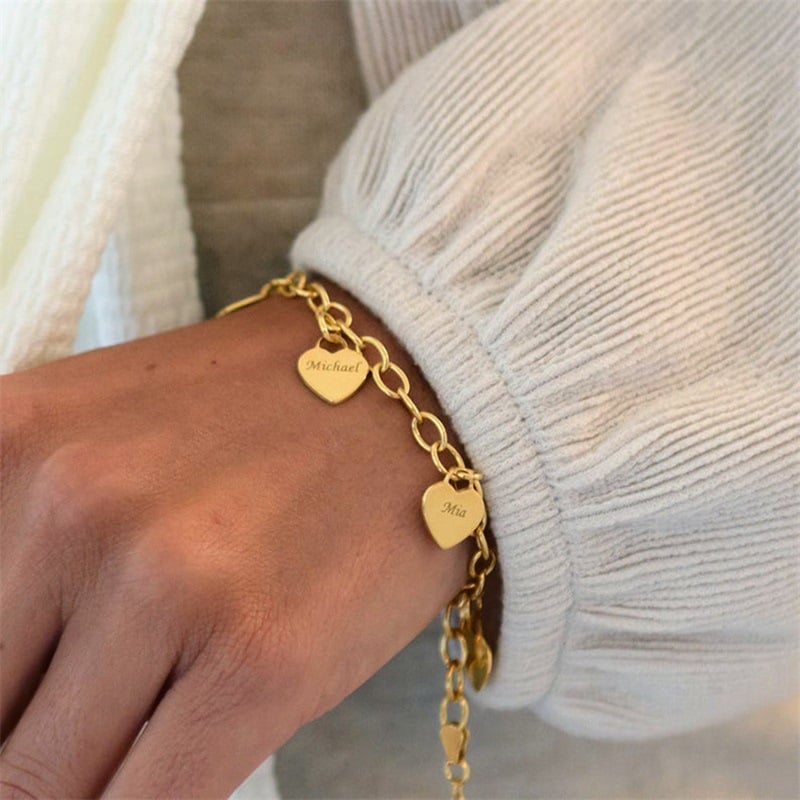 Link Bracelet with Heart Charms in 18K Gold Plating