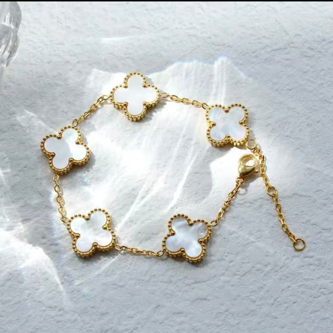 Four-leaf clover bracelet