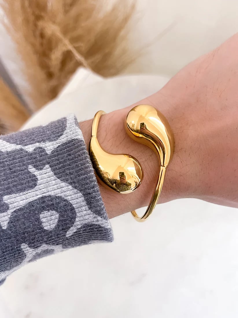 Gold Tear Drop Bracelet